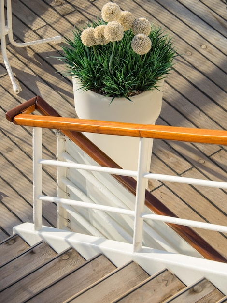 Balustrady tarasowe które łączą styl i bezpieczeństwo