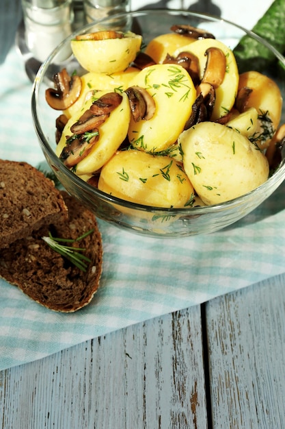 Pieczone ziemniaki z piekarnika – prosty rodzinny przepis